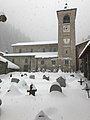 Il cimitero di Saint-Rhémy e il campanile della chiesa di San Remigio