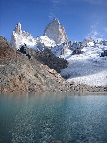 Горы Фицрой (Fitz Roy) в национальном парке «Лос-Гласьярес» в Аргентинской Патагонии