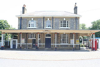 <span class="mw-page-title-main">Micheldever railway station</span> Railway station in Hampshire, England