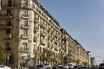 Bâtiment de type néo-haussmannien en construction à Bakou en Azerbaïdjan, faisant partie du projet Bakou ville blanche.