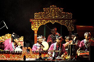 <span class="mw-page-title-main">Beleganjur</span> Indonesian traditional musical instruments