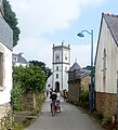 La rue du bourg menant à l'église paroissiale.