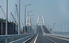 El pont de carretera el 15 de maig de 2018. El pont ferroviari – llavors en construcció – és visible a l'esquerra