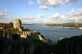 De Fatih Sultan Mehmetbrug vanaf het Europese fort