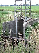 Het vlottermechanisme met de hefboom en de stang richting cardan