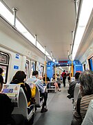 Interior del tren en funcionamiento.