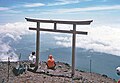 Một cổng đền (Torii) ở gần đỉnh núi Phú Sĩ