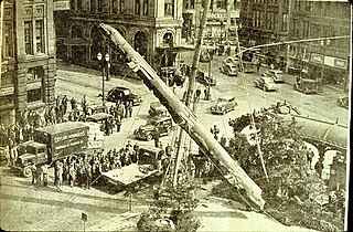 Reinstallation of Pioneer Square totem pole, 1940