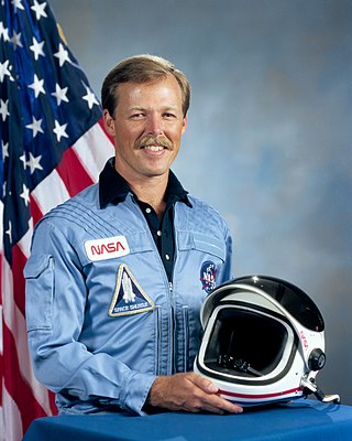 <span class="mw-page-title-main">Robert L. Gibson</span> American astronaut