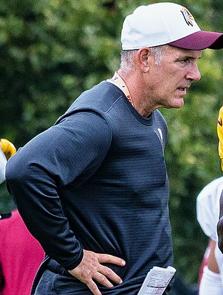 <span class="mw-page-title-main">Matt Cavanaugh</span> American football player and coach (born 1956)