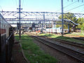 Ingreso de un tren a Mar del Plata. Se observa en sentido contrario un tren eléctrico Toshiba durante la época de Metropolitano .