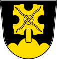 Gemeinde Thyrnau In Schwarz aus einem goldenen Dreiberg wachsend ein an den Seiten ringförmig eingekerbtes goldenes Blatt.