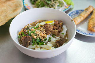 <span class="mw-page-title-main">Mì Quảng</span> Vietnamese noodle dish