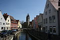 Der Stadtbach in Memmingen vom Schrannenplatz richtung Frauenkirche