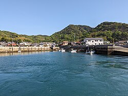 弓削島（日语：弓削島）與上弓削漁港（日语：上弓削漁港）