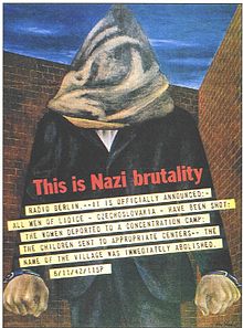peinture montrant un homme enchaîné, le visage recouvert d'un sac, avec une inscription en anglais dénonçant la brutalité nazie.