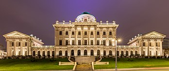 La Maison Pachkov, œuvre néo-classique de Vassili Bajenov, à Moscou. (définition réelle 6 756 × 2 854)