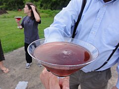 Gagarin Cocktail (du nom de Youri Gagarine) crème de cassis, champagne, vodka, cherry brandy et jus de citron.