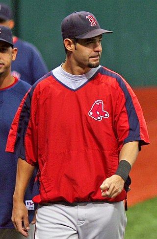 <span class="mw-page-title-main">Mike Lowell</span> Puerto Rican baseball player (born 1974)