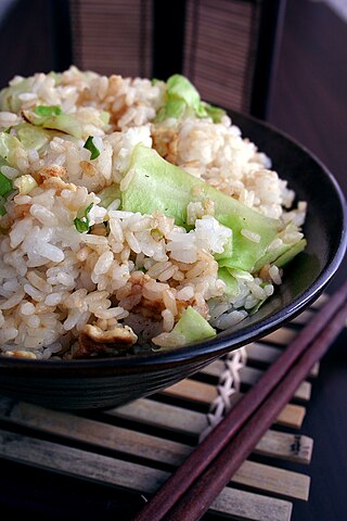 <span class="mw-page-title-main">Chinese fried rice</span> Family of fried rice dishes