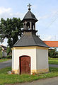 Čeština: Kaple na návsi v Hradišťanech, části Honezovic English: Chapel in Hradišťany, part of Honezovice village, Czech Republic.