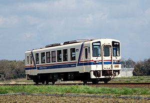 金上駅-中根駅間を走るキハ3710形気動車 （2007年）