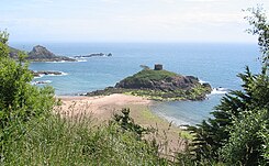 Portelet Tower auf der L’Île au Guerdain bei Ebbe