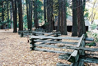 <span class="mw-page-title-main">Split-rail fence</span> Type of fence made of split timber logs