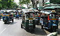 Auto-pousse appelés tuk tuk à Bangkok en 2005