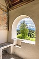 English: Arch window at the porch Deutsch: Bogenfenster in der Vorlaube