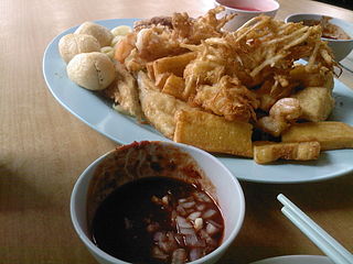 <span class="mw-page-title-main">Ngo hiang</span> Hokkien and Teochew dish widely adapted in Malay and Indonesia