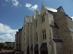 Vue arrière du logis royal après la rénovation, en 2012.