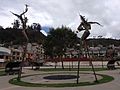 Monumento a los Zanqueros de Tudul realizado por el escultor Miguel Illescas.