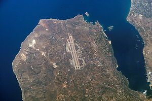 Akrotiri-Halbinsel mit Flughafen Chania und Souda-Bucht (rechts)