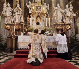 <span class="mw-page-title-main">Solemn Mass</span> Full ceremonial form of the Tridentine Mass