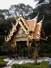 Szala, díszített tetővel, jellegzetes thai stílusban