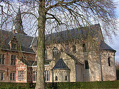 L'église de l'abbaye de Postel en 2005, située à Mol dans la province d'Anvers.