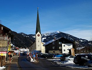 Das Ortszentrum an der Hauptdurchgangsstraße