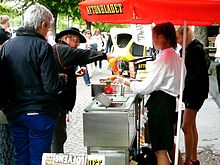 Street food: a hot dog stand in Visby, Sweden Man koper en varmkorv Almedalsveckan 2014 Visby.jpg