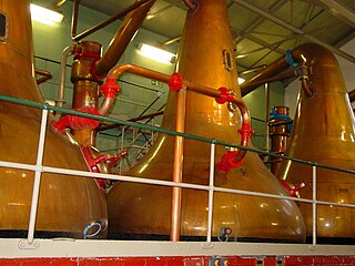 <span class="mw-page-title-main">Pot still</span> Distillation apparatus for flavored liquors