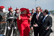 Foreign Minister Alexander Schallenberg received the Dutch royal couple King Willem-Alexander and Queen Máxima at Schwechat Airport (27 June 2022)