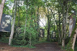 Œuvres dans le jardin du Clos Lucé.jpeg