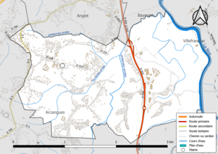 Carte en couleur présentant le réseau hydrographique de la commune