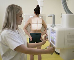 Positionnement pour une radiographie du thorax postéro-antérieure