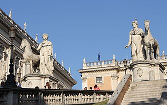 Statues des Dioscures à l'entrée du Campidoglio.