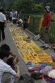 街头摊贩；摄于北京三元桥附近。Street traders near Sanyuanqiao, Beijing.