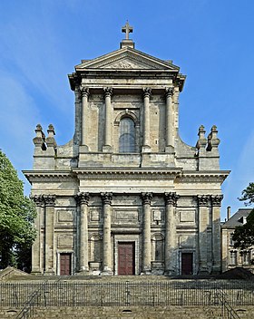 La façade de la cathédrale.