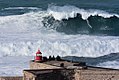 Praia do Norte (Severna plaža) je bila uvrščena v Guinnessovo knjigo rekordov zaradi največjih valov, ki so jih kadarkoli deskali (nastali pod vplivom kanjona Nazaré).