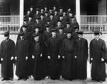 Georgetown University class of 1920 at Old North.