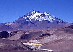 Con 6739 msnm, el volcán Llullaillaco ye'l mayor altor del desiertu d'Atacama.